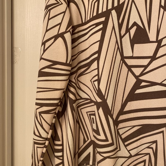 Easy wear by Chico’s woman’s top, size Chico’s 3, dark taupe & white - Picture 8 of 10